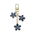 Kleurrijke marineblauwe emaille bloem sleutelhanger met gouden hangers en D-ring - Drievoudige Bloem Hanger / Zwart Kleine Bloem