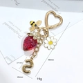 Porte-clés fraise et fleurs avec mousqueton cœur doré et pendentif lettre S chic - Style Pendentif Alphabet (S)