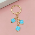 Porte-clés doré avec trois trèfles à quatre feuilles bleu clair en émail - Bleu