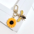 Porte-clés créatif avec pendentif tournesol et abeille et fermoir doré pour sacs - Style Boucle en D Tournesol Abeille Émail