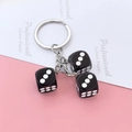 Portachiavi creativo con tre dadi neri in resina su un anello di metallo lucido - Ciondolo Nero In Acrilico