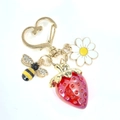 Porte-clés fraise créatif avec abeille en cristal et marguerite sur fermoir en cœur - Abeille Fraise Rouge avec Strass Boucle Coeur