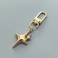 Porte-clés en alliage doré avec pendentifs étoiles et fermoir mousqueton pour sacs - Étoiles Imbriquées Or KC (B1)