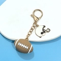 Porte-clés créatif de football américain avec ballon de rugby marron et casque - Boucle Cœur Rugby 3D Gomme Souple 3