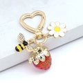 Portachiavi cuore dorato con ciondoli a forma di ape, margherita e fragola rossa - Stile Ape Fragola con Strass (Gancio a Cuore)