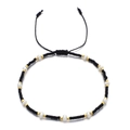 Detalle de cuentas Miyuki negras mate con perlas y cierre de cordón tejido ajustable - Negro (SL015-4)