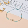 Pulsera de cuentas Miyuki azul con perla blanca central y cordón ajustable para mujer - Azul Cian (QQ428)