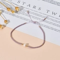 Pulsera artesanal de cuentas Miyuki con perla central y cordón trenzado lila ajustable - Púrpura (QQ426)