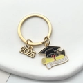 Porte-clés de remise de diplôme 2026 doré avec chapeau de docteur et pendentif diplôme - Combinaison Toque De Diplômé Et Rouleau De Diplôme (2026)