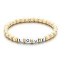 Kleurrijke LOVE kralenarmband met crème en gouden schijfjes en letterkralen - gebroken wit Stijl (SL1174)