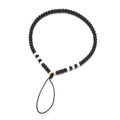 Gros plan d'une dragonne de téléphone en perles bohèmes noires avec accents dorés - SL1622 Noir Blanc Ton Or