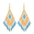 Handgefertigte Boho-Perlenohrringe mit Quasten in Gold, Weiß und Himmelblau-Rauten - Gold Weiß Blau Geometrischer Stil (QQ201)
