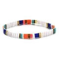 Détail macro du bracelet bohème en perles Tila avec des carreaux dorés et colorés - Blanc Translucide Bleu Rose (SL1389)