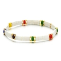 Détail macro du bracelet en perles Tila bohème avec accents multicolores et espaceurs H dorés - Blanc Crème Accents Colorés (SL1391)