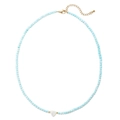 Collana di perle azzurre con ciondolo a cuore in conchiglia bianca e chiusura dorata - Blu Chiaro