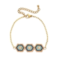 Bracelet bohème à perles hexagonales avec chaîne dorée et fermoir mousqueton ajustable - Hexagone Géométrique Bleu et Blanc