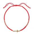 Rode kralenarmband met gouden kruishanger en verstelbaar rood geweven koord - Rood