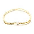 Pulsera elástica bohemia con cuentas de color crema y perla blanca central brillante - Beige