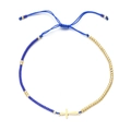 Handgeweven vriendschapsarmband met blauwe kralen en gouden roestvrijstalen kruishanger - Blauw