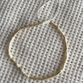 Bracelet minimaliste perles faites main, billes dorées et crème au style bohème - Perles alternées or et blanc avec cordon (XN438-4)