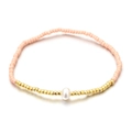 Pulsera elástica bohemia con cuentas de semillas rosas y colgante de perla de gota - Rosa