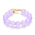 Pulsera de cuentas de piedra lila lavanda con detalles dorados y cadena de cierre ajustable - Púrpura