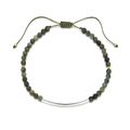 Details von facettierten Turmalin-Perlen und silbernem Rohr auf Boho-Armband - Dunkelgrüner Stil (XN116-3)