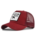 Détail de la casquette trucker bordeaux avec patch Frenchie Mom et broderie filet - Bordeaux