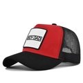 Détail de la broderie BOY DAD et de la maille respirante sur la casquette rouge et noire - Noir et Rouge
