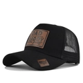 Klassieke zwarte trucker pet met mesh achterkant en bruine leren rechthoekige patch - Zwart