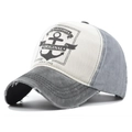 Detalle de la gorra de béisbol de lona lavada con bordado de ancla y borde desgastado - Estilo de Ancla de Bloque de Color (CB216-Marco de Ancla de Bloque de Color de Esponja) / Gris