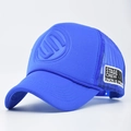 Detail van blauwe truckerpet met 3D-logo in reliëf en Stage Crew zij-patch - Blauw (S met Reliëf)