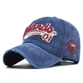 Detalle de la gorra de béisbol vintage de lona lavada con bordado de letras en 3D - Ajustable / Azul