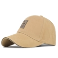 Dettaglio del cappellino da baseball in cotone kaki con toppa in pelle EDIKO e cuciture - Regolabile / Cachi