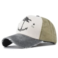 Détail d'une casquette en toile délavée avec imprimé ancre et effet de trou usé - Réglable / Vintage Délavé (CB220-4) / Noir et Vert (CB220-4)