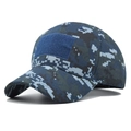 Détail d'une casquette camouflage bleu avec zone auto-agrippante frontale pour écussons tactiques - Réglable / Camouflage Numérique Bleu