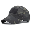 Détail de la casquette de baseball camouflage tactique avec zone velcro sur le devant - Réglable
