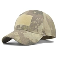 Détail macro de la casquette tactique camouflage avec zone velcro sur le devant - Réglable / Camouflage Désert