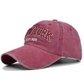Dettaglio del cappello in cotone lavato vintage con ricamo 3D New York di qualità - Regolabile / Borgogna