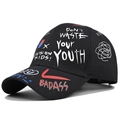 Berretto da baseball nero con stampa graffiti, slogan giovanili e design street art - Regolabile / Nero
