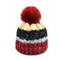 Bonnet en tricot d'hiver avec pompon rouge et motif à rayures colorées pour femme - Style Sans Abeille / Rouge