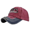 Dettaglio del ricamo 3D NYC su cappellino da baseball vintage in cotone lavato - Regolabile / Borgogna