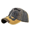 Dettaglio del cappellino vintage grigio e giallo con toppa ricamata New York 19 - Regolabile / Giallo