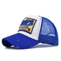 Dettaglio del cappello trucker in mesh blu navy con ricamo Western e visiera logora - Regolabile / Blu
