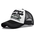 Cappello trucker classico bianco e nero con ricamo 3D Comma New Style sul davanti - Regolabile / Nero