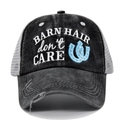 Détail d'une casquette de baseball usée avec broderie Barn Hair et bords de visière usés - Gris Anthracite-Broderie Bleue