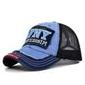 Détail d'une casquette vintage avec broderie AFNY 3D et bordure à effet vieilli - Réglable / Bleu Marine