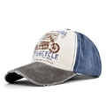 Dettaglio della visiera consumata e stampa moto vintage su cappellino in tela lavata - Regolabile / Caffè e Blu Navy