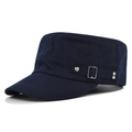 Dettaglio della fibbia metallica regolabile e dei rivetti su questo berretto militare - Stile Fibbia Rivetto Laterale / Blu Marino (Stile Cinturino Laterale)