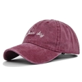Cappellino da baseball bordeaux vintage lavato con ricamo bad hair day bianco sul fronte - Regolabile / Borgogna